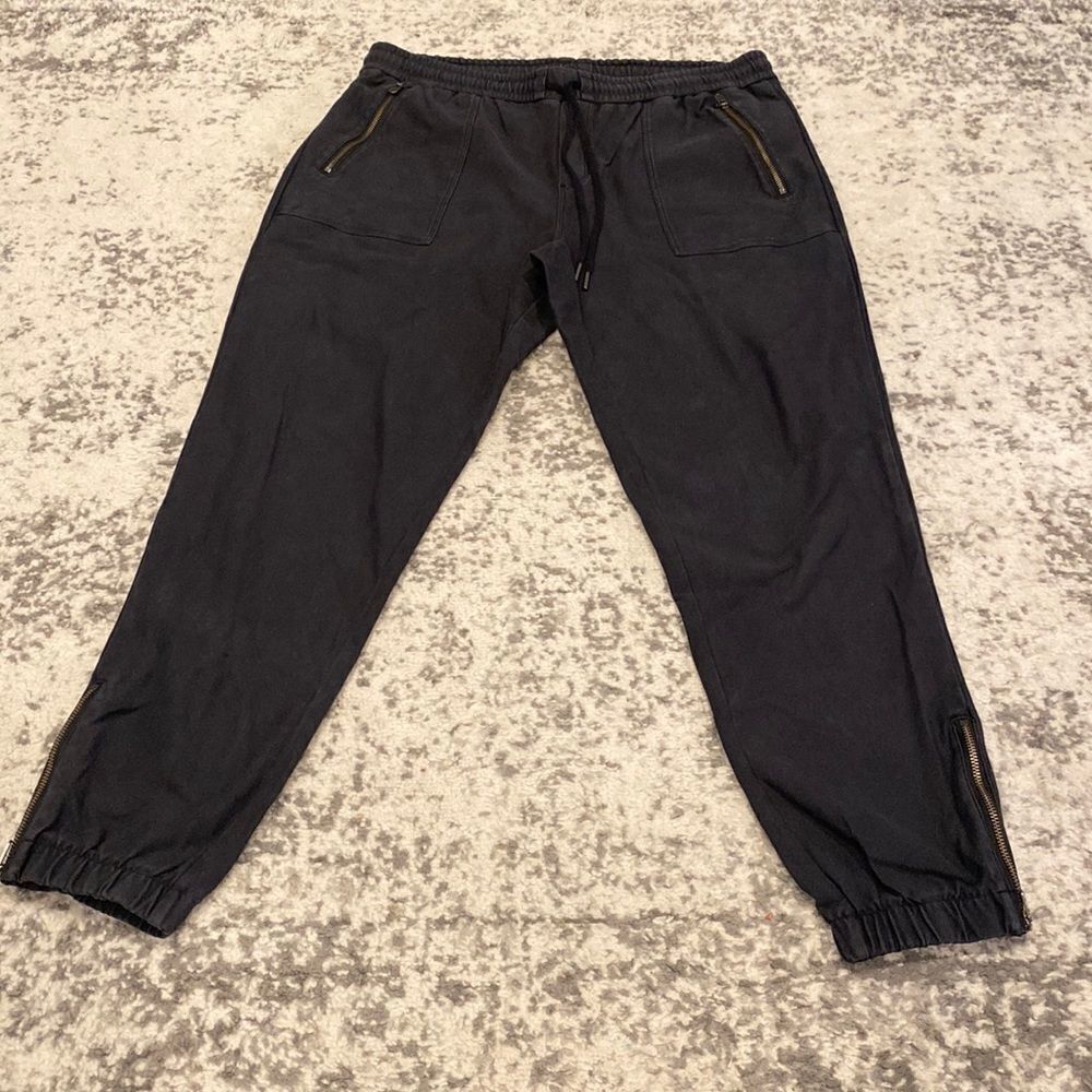 Athleta Size 12 Athletic Jogging Pants Black zip pockets stretch EUC activewear